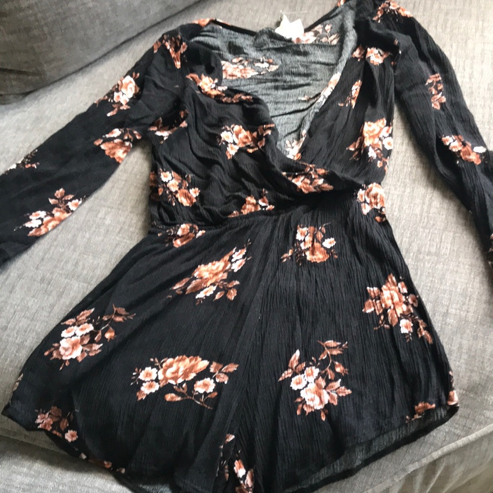 Romper short low cut front